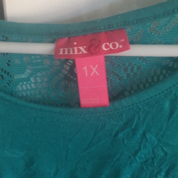 Woman’s Top 1X - Picture 3 of 3